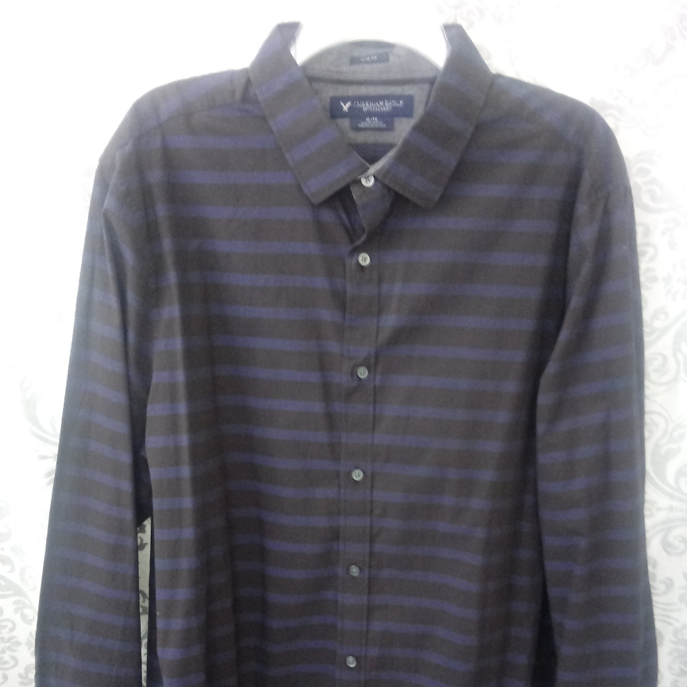 AMERICAN EAGLE OUTFITTERS BUTTON DOWN